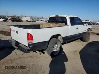 ✅ 1999 Dodge Dakota SLT • VIN: 1B7GL22XXXS142379 • Lot: 88269495. Wystawiony na Copart z przebiegiem Nie podano. Bezpłatny archiwum sprzedaży aukcyjnych z USA i szczegółowy raport historii pojazdu na DreamBid. Zdjęcie 3.