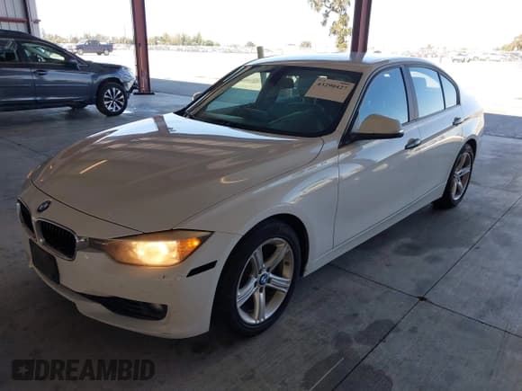✅ 2014 BMW 3 Series 328i • VIN: WBA3C1C53EK117470 • Lot: 43290427. Listed on IAAI with 198,555 mi. Free auction sales archive from the USA and detailed vehicle history report at DreamBid. Image 2.