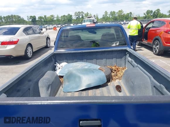 ✅ 2002 GMC Sonoma SLS • VIN: 1GTCS14W628215382 • Lot: 42824342. Listed on IAAI with 283,410 mi. Free auction sales archive from the USA and detailed vehicle history report at DreamBid. Image 8.