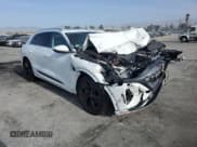 ✅ 2024 Audi Q8 e-tron Premium Plus • VIN: WA15AAGE5RB007032 • Лот: 86919704. Опубликован ранее на Copart с пробегом Не указан. Бесплатный доступ к архиву аукционных продаж из США и подробный отчёт об истории автомобиля на DreamBid. Изображение 4.