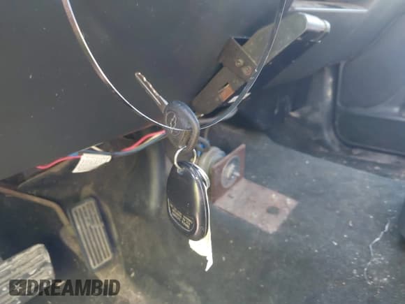 ✅ 2001 Chevrolet Silverado 2500HD LS • VIN: 1GCHK29UX1E261395 • Lot: 42430264. Wystawiony na IAAI z przebiegiem 124 307 mil. Bezpłatny archiwum sprzedaży aukcyjnych z USA i szczegółowy raport historii pojazdu na DreamBid. Zdjęcie 11.