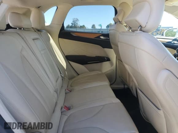 ✅ 2015 Lincoln MKC • VIN: 5LMTJ2AH1FUJ33080 • Lot: 82617215. Wystawiony na Copart z przebiegiem 122 215 mil. Bezpłatny archiwum sprzedaży aukcyjnych z USA i szczegółowy raport historii pojazdu na DreamBid. Zdjęcie 11.