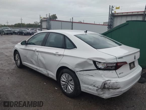 ✅ 2019 Volkswagen Jetta S • VIN: 3VWC57BUXKM022575 • Lot: 43531435. Wystawiony na IAAI z przebiegiem 75 444 mil. Bezpłatny archiwum sprzedaży aukcyjnych z USA i szczegółowy raport historii pojazdu na DreamBid. Zdjęcie 3.