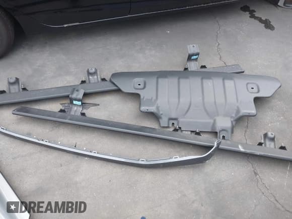 ✅ 2024 Ford Bronco Badlands • VIN: 1FMEE9BP9RLB31294 • Lot: 42115923. Listed on IAAI with 1,675 mi. Free auction sales archive from the USA and detailed vehicle history report at DreamBid. Image 20.