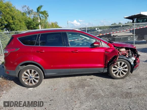 ✅ 2017 Ford Escape Titanium • VIN: 1FMCU0JD7HUA79136 • Lot: 43697186. Wystawiony na IAAI z przebiegiem 97 378 mil. Bezpłatny archiwum sprzedaży aukcyjnych z USA i szczegółowy raport historii pojazdu na DreamBid. Zdjęcie 14.