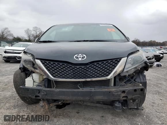 ✅ 2015 Toyota Sienna SE • VIN: 5TDXK3DC1FS532474 • Lot: 91856905. Listed on Copart with 215,019 mi. Free auction sales archive from the USA and detailed vehicle history report at DreamBid. Image 5.