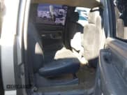 ✅ 2003 Chevrolet Silverado 2500HD LS • VIN: 1GCHC23U33F150223 • Lot: 43705201. Wystawiony na IAAI z przebiegiem 180 674 mil. Bezpłatny archiwum sprzedaży aukcyjnych z USA i szczegółowy raport historii pojazdu na DreamBid. Zdjęcie 8.