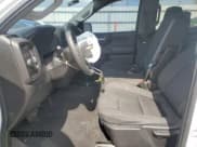 ✅ 2020 Chevrolet Silverado 1500 Custom • VIN: 1GCPWBEF6LZ260957 • Lot: 61503355. Wystawiony na Copart z przebiegiem 107 929 mil. Bezpłatny archiwum sprzedaży aukcyjnych z USA i szczegółowy raport historii pojazdu na DreamBid. Zdjęcie 7.