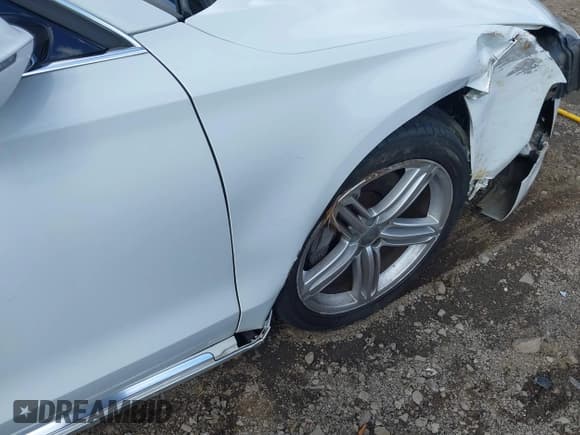 ✅ 2013 Audi A8 4.0L • VIN: WAUR2AFD3DN016944 • Lot: 43456234. Wystawiony na IAAI z przebiegiem 86 348 mil. Bezpłatny archiwum sprzedaży aukcyjnych z USA i szczegółowy raport historii pojazdu na DreamBid. Zdjęcie 6.