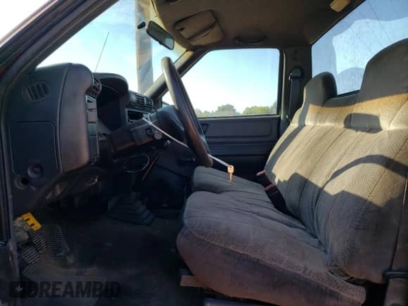 1994 Chevrolet S-10 с VIN 1GCCS1443R8116561, выставлен на аукционе Copart как лот 74913124 с пробегом 173 946 миль миль и Списание • Salvage title. История ставок и продаж доступна на DreamBid. Изображение 7.
