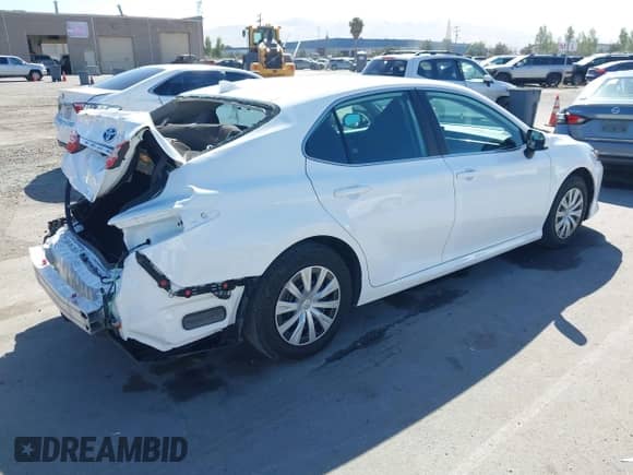 2022 Toyota Camry Hybrid LE z VIN 4T1C31AK4NU583386, wystawiony jako IAAI lot #42532572 z przebiegiem 151 289 mil mil oraz . Historia ofert i sprzedaży dostępna na DreamBid. Obrazek 4.