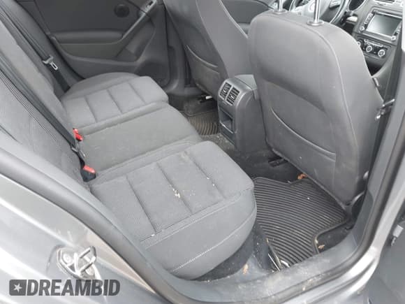 ✅ 2012 Volkswagen Golf TDI • VIN: WVWNM7AJ8CW139028 • Lot: 42421116. Listed on IAAI with 60,776 mi. Free auction sales archive from the USA and detailed vehicle history report at DreamBid. Image 8.