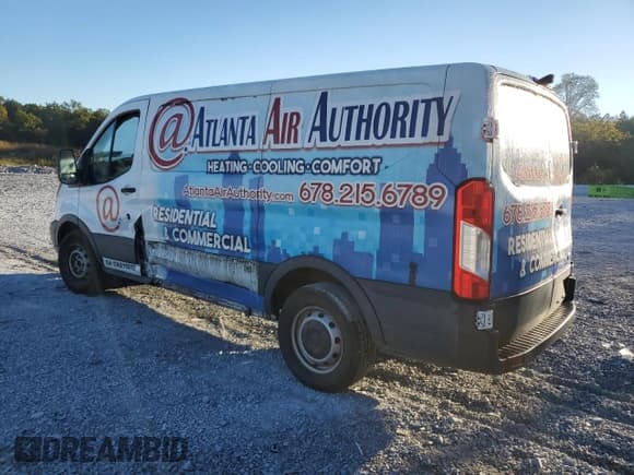 ✅ 2015 Ford Transit Cargo • VIN: 1FTNE1ZM4FKB31724 • Lot: 94396535. Wystawiony na Copart z przebiegiem 238 714 mil. Bezpłatny archiwum sprzedaży aukcyjnych z USA i szczegółowy raport historii pojazdu na DreamBid. Zdjęcie 2.