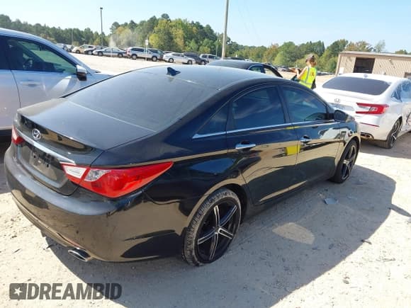 ✅ 2011 Hyundai Sonata Limited • VIN: 5NPEC4AC2BH184523 • Лот: 43236752. Опубликован ранее на IAAI с пробегом 238 957 миль. Бесплатный доступ к архиву аукционных продаж из США и подробный отчёт об истории автомобиля на DreamBid. Изображение 4.