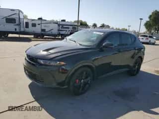 2024 Dodge Hornet R/T Plus z VIN ZACPDFDW3R3A14784, wystawiony jako Copart lot #60571685 z przebiegiem 5 892 mil mil oraz Szkoda całkowita • Salvage title. Historia ofert i sprzedaży dostępna na DreamBid. Obrazek 1.