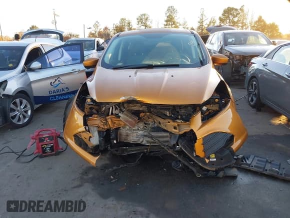 ✅ 2016 Ford Escape SE • VIN: 1FMCU9GX5GUC89240 • Lot: 43723922. Wystawiony na IAAI z przebiegiem 117 832 mil. Bezpłatny archiwum sprzedaży aukcyjnych z USA i szczegółowy raport historii pojazdu na DreamBid. Zdjęcie 13.