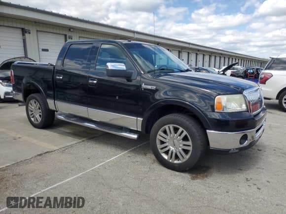 ✅ 2008 Lincoln Mark LT • VIN: 5LTPW18548FJ04788 • Lot: 55920085. Wystawiony na Copart z przebiegiem 233 068 mil. Bezpłatny archiwum sprzedaży aukcyjnych z USA i szczegółowy raport historii pojazdu na DreamBid. Zdjęcie 4.