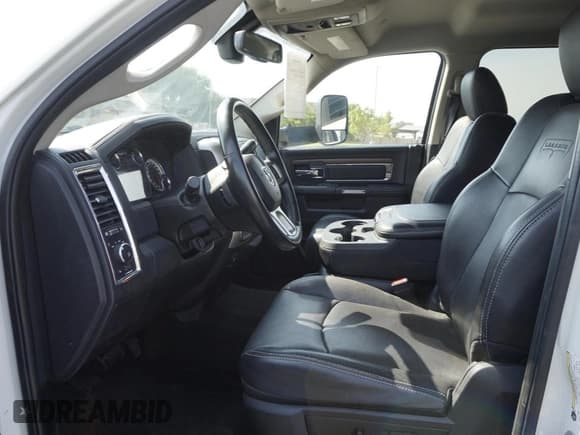 ✅ 2017 Ram 2500 • VIN: 3C6UR5KJ3HG676158 • Lot: 83428014. Wystawiony na Copart z przebiegiem 102 336 mil. Bezpłatny archiwum sprzedaży aukcyjnych z USA i szczegółowy raport historii pojazdu na DreamBid. Zdjęcie 9.