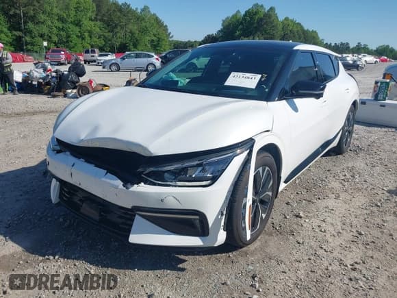 ✅ 2024 Kia EV6 GT-Line • VIN: KNDC44LA8R5219799 • Lot: 42134843. Wystawiony na IAAI z przebiegiem 10 106 mil. Bezpłatny archiwum sprzedaży aukcyjnych z USA i szczegółowy raport historii pojazdu na DreamBid. Zdjęcie 2.