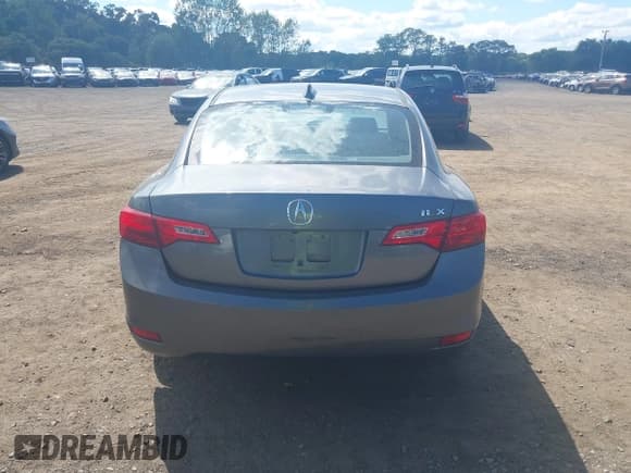 ✅ 2013 Acura ILX Premium • VIN: 19VDE1F52DE013527 • Lot: 43122417. Listed on IAAI with 133,000 mi. Free auction sales archive from the USA and detailed vehicle history report at DreamBid. Image 15.