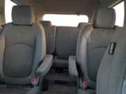 ✅ 2017 Chevrolet Traverse LT • VIN: 1GNKRHKD1HJ270767 • Lot: 86884925. Wystawiony na Copart z przebiegiem 172 863 mil. Bezpłatny archiwum sprzedaży aukcyjnych z USA i szczegółowy raport historii pojazdu na DreamBid. Zdjęcie 10.