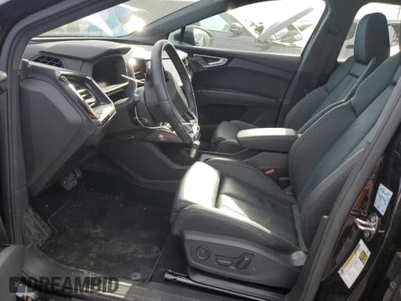 ✅ 2022 Audi Q4 e-tron Prestige • VIN: WA1M2BFZ1NP012566 • Lot: 42447405. Listed on Copart with 5,655 mi. Free auction sales archive from the USA and detailed vehicle history report at DreamBid. Image 7.