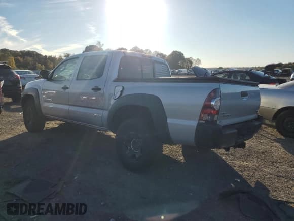 ✅ 2011 Toyota Tacoma • VIN: 3TMLU4EN6BM064329 • Lot: 87413675. Listed on Copart with 199,887 mi. Free auction sales archive from the USA and detailed vehicle history report at DreamBid. Image 2.