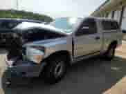 2007 Dodge 1500 ST z VIN 1D7HA16K67J607920, wystawiony jako Copart lot #70674744 z przebiegiem 104 871 mil mil oraz Szkoda całkowita • Salvage title. Historia ofert i sprzedaży dostępna na DreamBid. Obrazek 1.