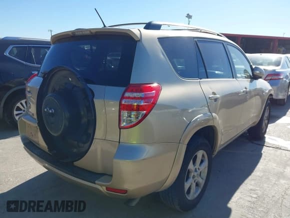 ✅ 2010 Toyota RAV4 Limited • VIN: 2T3YF4DV6AW040448 • Лот: 43669265. Опубликован ранее на IAAI с пробегом 203 117 миль. Бесплатный доступ к архиву аукционных продаж из США и подробный отчёт об истории автомобиля на DreamBid. Изображение 4.