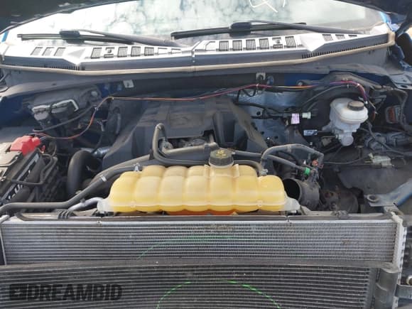 ✅ 2016 Ford F-150 XL • VIN: 1FTEX1EP3GKE27796 • Lot: 43386843. Wystawiony na IAAI z przebiegiem 127 204 mil. Bezpłatny archiwum sprzedaży aukcyjnych z USA i szczegółowy raport historii pojazdu na DreamBid. Zdjęcie 10.