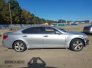 ✅ 2010 Lexus LS 460 L • VIN: JTHGL5EF0A5039898 • Lot: 43445760. Wystawiony na IAAI z przebiegiem 160 516 mil. Bezpłatny archiwum sprzedaży aukcyjnych z USA i szczegółowy raport historii pojazdu na DreamBid. Zdjęcie 14.