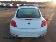 ✅ 2018 Volkswagen Beetle SE • VIN: 3VWJD7AT7JM711667 • Лот: 43696363. Опубликован ранее на IAAI с пробегом 60 156 миль. Бесплатный доступ к архиву аукционных продаж из США и подробный отчёт об истории автомобиля на DreamBid. Изображение 17.