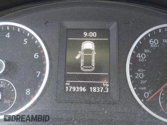 ✅ 2017 Volkswagen Tiguan S • VIN: WVGBV7AX1HK000177 • Lot: 42181456. Listed on IAAI with 179,396 mi. Free auction sales archive from the USA and detailed vehicle history report at DreamBid. Image 15.