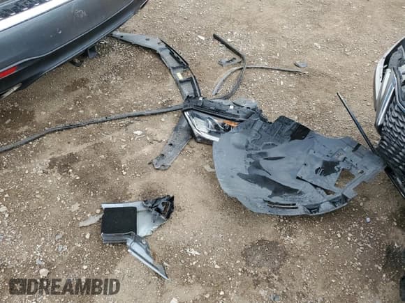 ✅ 2018 Mercedes-Benz GLS 550 • VIN: 4JGDF7DE0JB004064 • Lot: 66699975. Wystawiony na Copart z przebiegiem 93 582 mil. Bezpłatny archiwum sprzedaży aukcyjnych z USA i szczegółowy raport historii pojazdu na DreamBid. Zdjęcie 13.