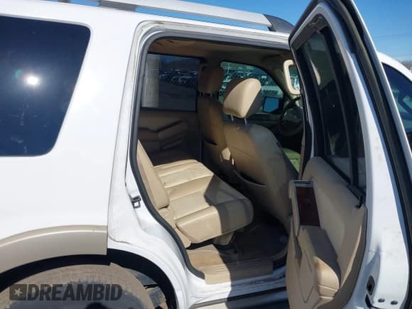 ✅ 2006 Ford Explorer Eddie Bauer • VIN: 1FMEU64E56UA48934 • Lot: 41807718. Listed on IAAI with 114,928 mi. Free auction sales archive from the USA and detailed vehicle history report at DreamBid. Image 8.
