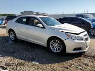 2013 Chevrolet Malibu Eco z VIN 1G11F5SR8DF161820, wystawiony jako Copart lot #63234215 z przebiegiem 140 129 mil mil oraz Nie do naprawy • Non repairable. Historia ofert i sprzedaży dostępna na DreamBid. Obrazek 4.