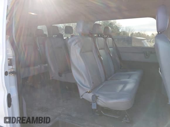 ✅ 2018 Ford Transit Passenger XL • VIN: 1FBZX2YM1JKA33699 • Lot: 41786863. Wystawiony na IAAI z przebiegiem 138 735 mil. Bezpłatny archiwum sprzedaży aukcyjnych z USA i szczegółowy raport historii pojazdu na DreamBid. Zdjęcie 8.