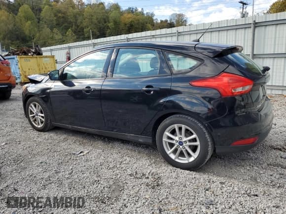 ✅ 2016 Ford Focus SE • VIN: 1FADP3K23GL352159 • Lot: 82703195. Wystawiony na Copart z przebiegiem 178 702 mil. Bezpłatny archiwum sprzedaży aukcyjnych z USA i szczegółowy raport historii pojazdu na DreamBid. Zdjęcie 2.