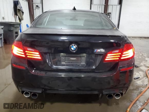 ✅ 2015 BMW M5 • VIN: WBSFV9C55FD594702 • Лот: 80828985. Опубликован ранее на Copart с пробегом 113 374 миль. Бесплатный доступ к архиву аукционных продаж из США и подробный отчёт об истории автомобиля на DreamBid. Изображение 6.