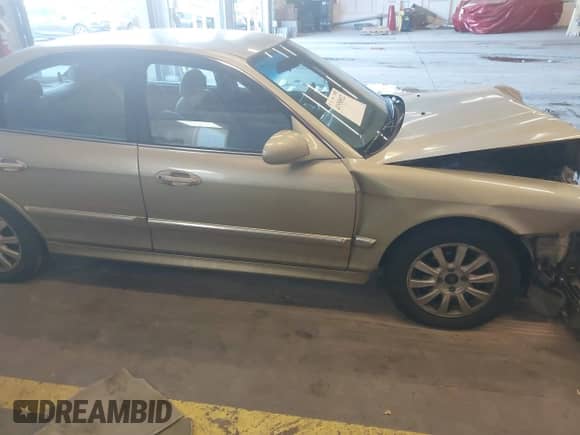 2004 Hyundai Sonata GLS z VIN KMHWF35H44A984631, wystawiony jako IAAI lot #41558922 z przebiegiem 262 898 mil mil oraz . Historia ofert i sprzedaży dostępna na DreamBid. Obrazek 14.