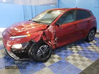 ✅ 2023 Hyundai Kona SEL • VIN: KM8K33AG2PU189777 • Лот: 76132994. Опубликован ранее на Copart с пробегом 22 452 миль. Бесплатный доступ к архиву аукционных продаж из США и подробный отчёт об истории автомобиля на DreamBid. Изображение 1.