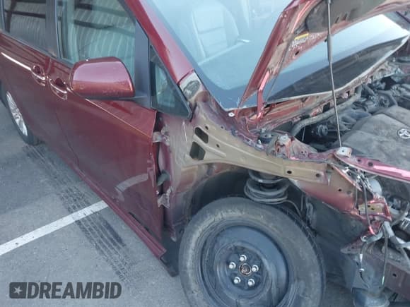 ✅ 2017 Toyota Sienna XLE • VIN: 5TDYZ3DC5HS818105 • Лот: 43505788. Опубликован ранее на IAAI с пробегом 175 014 миль. Бесплатный доступ к архиву аукционных продаж из США и подробный отчёт об истории автомобиля на DreamBid. Изображение 18.