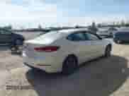 2018 Hyundai Elantra SEL z VIN 5NPD84LF9JH291801, wystawiony jako IAAI lot #43436156 z przebiegiem 81 241 mil mil oraz . Historia ofert i sprzedaży dostępna na DreamBid. Obrazek 4.