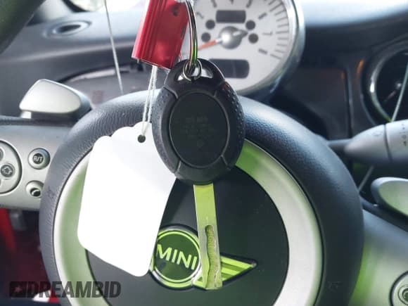 ✅ 2008 MINI Convertible • VIN: WMWRF33518TG18288 • Lot: 43515441. Wystawiony na IAAI z przebiegiem 125 759 mil. Bezpłatny archiwum sprzedaży aukcyjnych z USA i szczegółowy raport historii pojazdu na DreamBid. Zdjęcie 11.