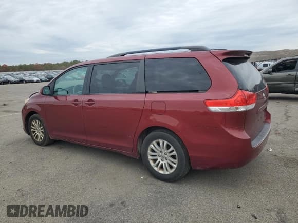 ✅ 2011 Toyota Sienna XLE • VIN: 5TDYK3DC8BS136489 • Лот: 85425445. Опубликован ранее на Copart с пробегом 211 178 миль. Бесплатный доступ к архиву аукционных продаж из США и подробный отчёт об истории автомобиля на DreamBid. Изображение 2.