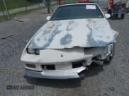 ✅ 1988 Chevrolet Camaro • VIN: 1G1FP21E6JL125248 • Lot: 42739838. Wystawiony na IAAI z przebiegiem 18 516 mil. Bezpłatny archiwum sprzedaży aukcyjnych z USA i szczegółowy raport historii pojazdu na DreamBid. Zdjęcie 6.