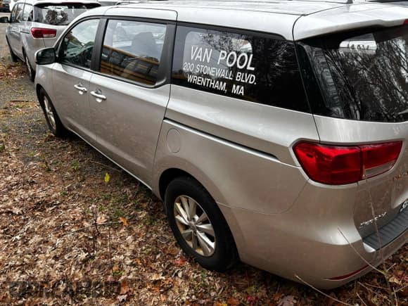 ✅ 2017 Kia Sedona L • VIN: KNDMA5C13H6273460 • Lot: 91932635. Wystawiony na Copart z przebiegiem 188 699 mil. Bezpłatny archiwum sprzedaży aukcyjnych z USA i szczegółowy raport historii pojazdu na DreamBid. Zdjęcie 3.