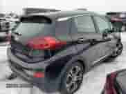 2017 Chevrolet Bolt EV Premier z VIN 1G1FX6S02H4171593, wystawiony jako Copart lot #38327014 z przebiegiem 85 598 mil mil oraz . Historia ofert i sprzedaży dostępna na DreamBid. Obrazek 3.