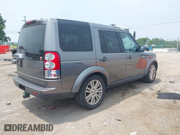 ✅ 2011 Land Rover LR4 Lux • VIN: SALAK2D44BA586974 • Lot: 42494039. Listed on IAAI with 165,171 mi. Free auction sales archive from the USA and detailed vehicle history report at DreamBid. Image 4.