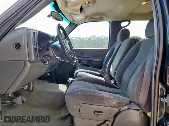 ✅ 2006 Chevrolet Silverado 2500HD LT1 • VIN: 1GCHC23216F119426 • Lot: 59610945. Wystawiony na Copart z przebiegiem 219 581 mil. Bezpłatny archiwum sprzedaży aukcyjnych z USA i szczegółowy raport historii pojazdu na DreamBid. Zdjęcie 7.